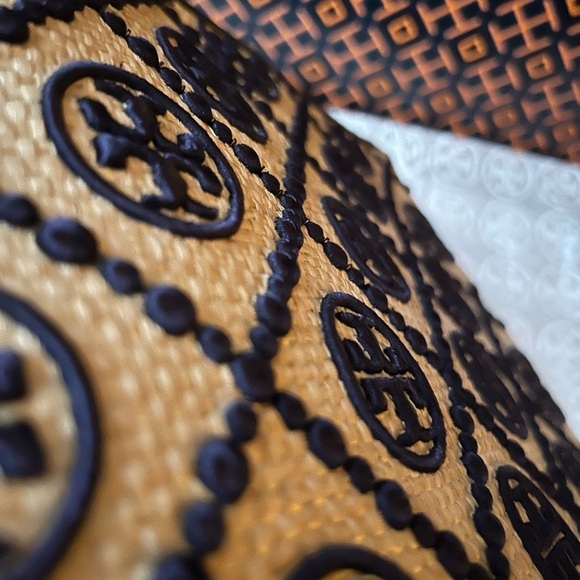 Tory Burch T Monogram Embroidered Straw Pouch Royal Navy - Picture 6 of 11